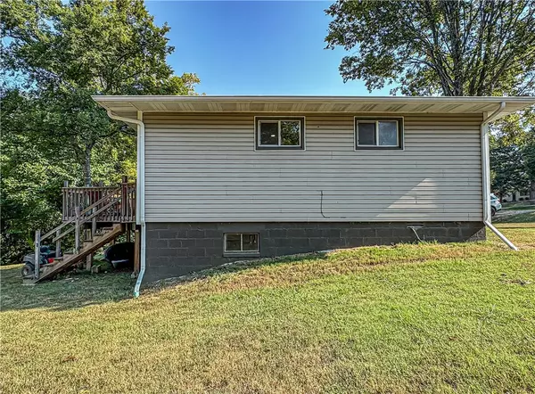 Yellville, AR 72687,916 N Estes Ave