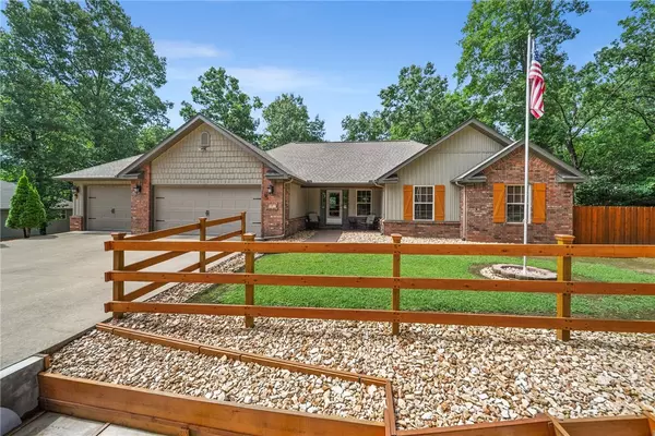 2 Reighton Dr, Bella Vista, AR 72714