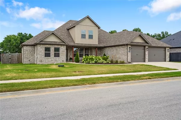 Springdale, AR 72762,1229 Oak Bend Loop