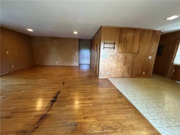 Bull Shoals, AR 72619,121 Lakeland Point