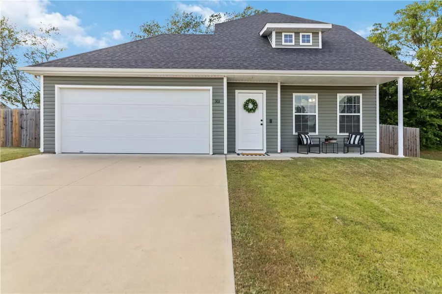 301 Fieldstone Cir, Gravette, AR 72736