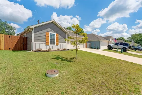 Gentry, AR 72734,1316 Bates St