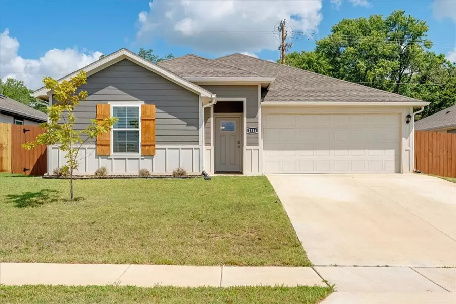 1316 Bates St, Gentry, AR 72734