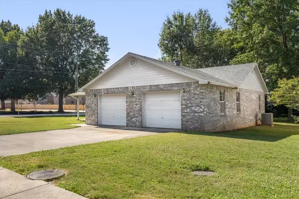 Fayetteville, AR 72703,2411 W Megan Dr