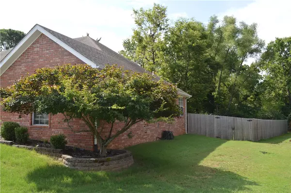 Fayetteville, AR 72703,1609 E Wellsley