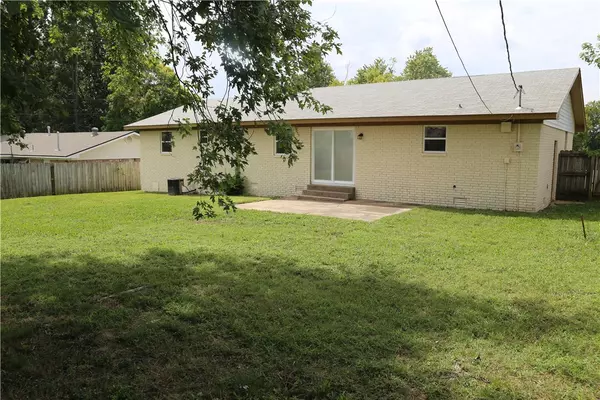 Siloam Springs, AR 72761,2711 Summit Dr