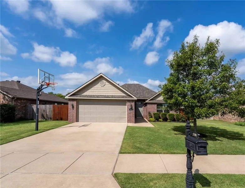 2104 N Wakefield St, Siloam Springs, AR 72761