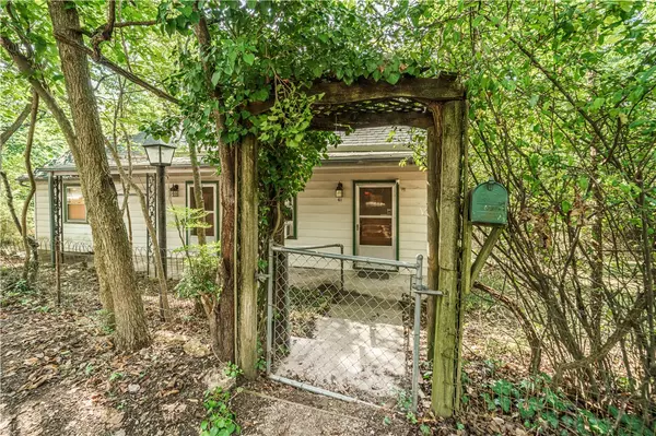 Eureka Springs, AR 72632,61 Peerless St