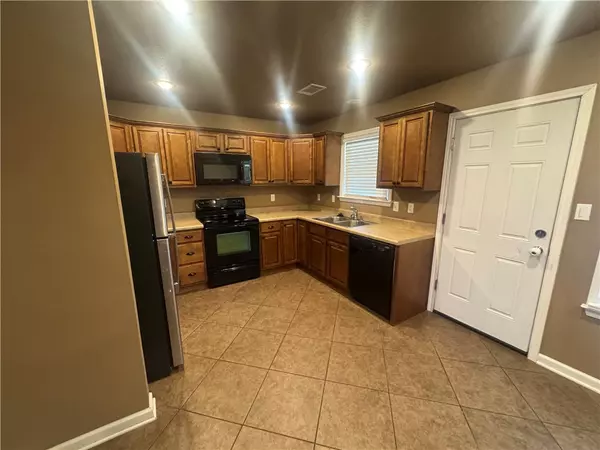 Searcy, AR 72143,613 Sanibel St