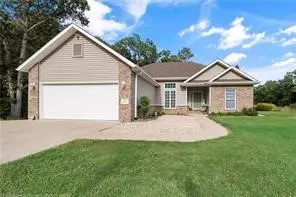 2 Moniave Ln, Bella Vista, AR 72715
