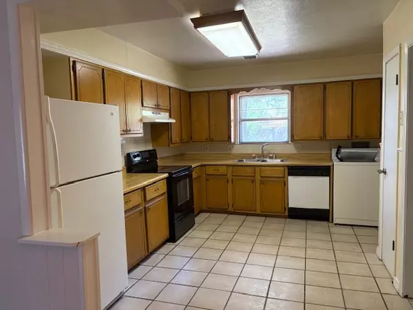 Russellville, AR 72801,213 S Phoenix