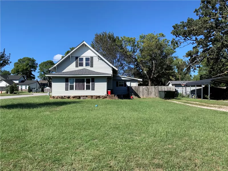 900 Parks St, Prairie Grove, AR 72753