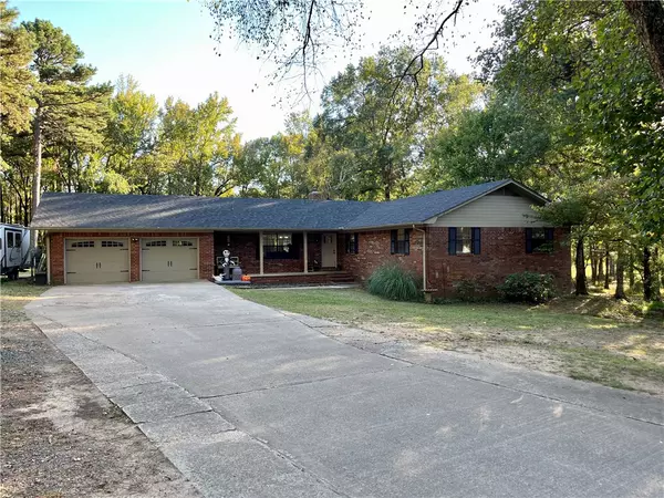 122 Royal Oaks Ln, Russellville, AR 72802