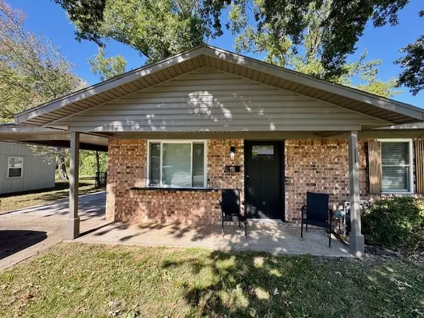 705 SE 10th St, Bentonville, AR 72712