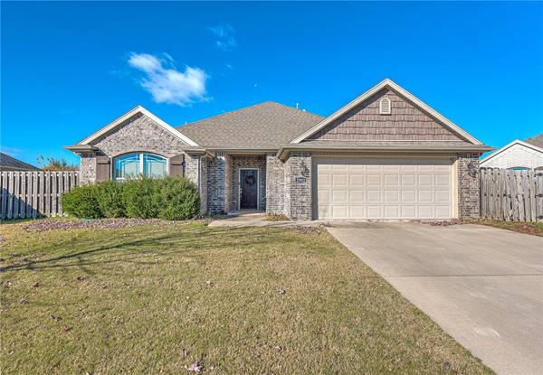 2902 S 6th St, Rogers, AR 72758