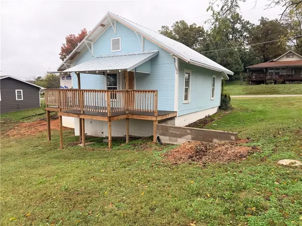 Anderson, MO 64831,604 Cedar St