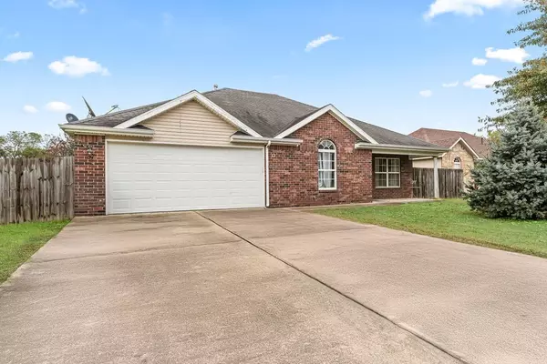 656 Woodland St, Centerton, AR 72719