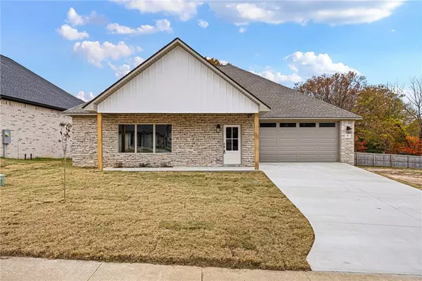 107 Harbor Cir, Russellville, AR 72802