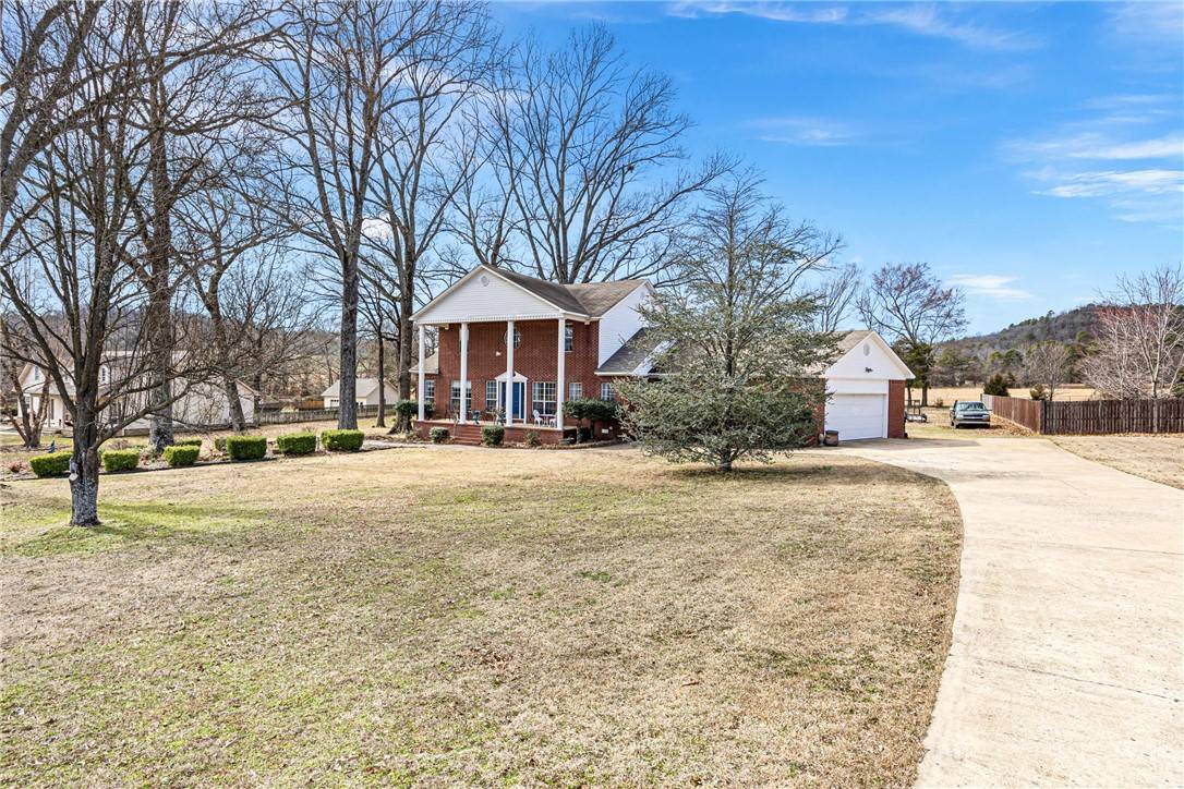 343 Walleye Dr, Russellville, AR 72802