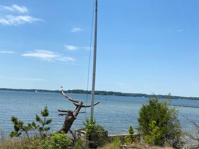 Deltaville, VA 23043,481 Berryville Shores DR