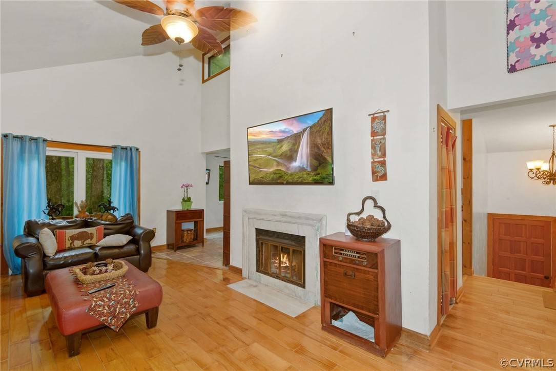 Amissville, VA 20106,7125 Crest River LN