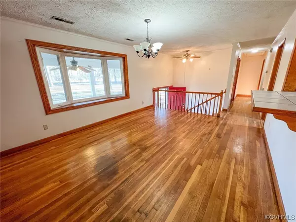 Crewe, VA 23930,475 Deep Creek RD