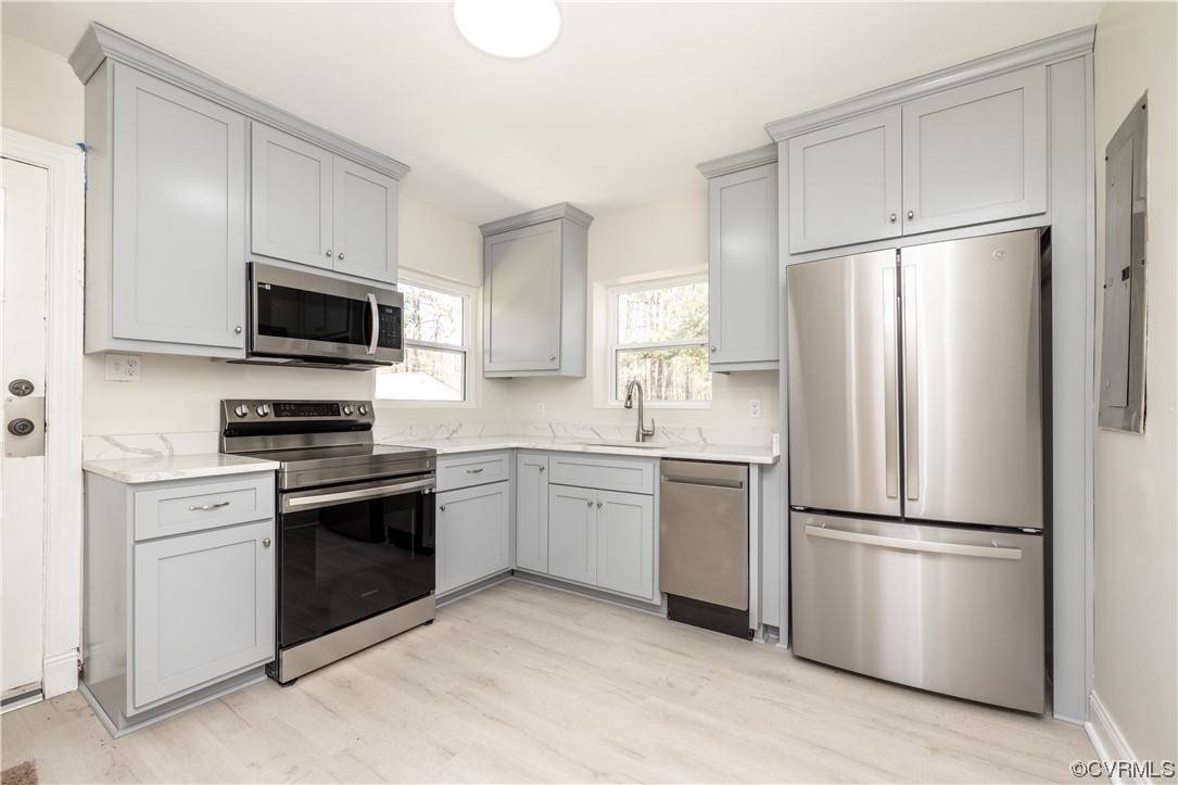 2094 Meadow RD, Sandston, VA 23150