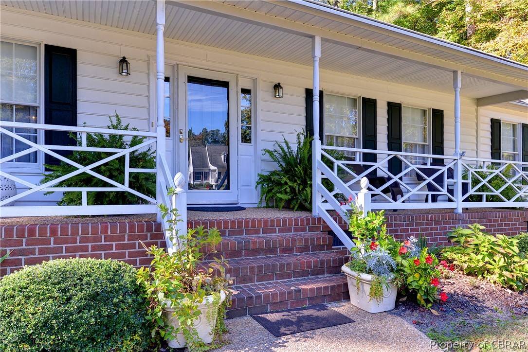 50 Schooner LN, Mathews, VA 23109