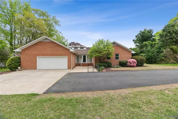 325 E Fairway DR,  Kilmarnock,  VA 22482