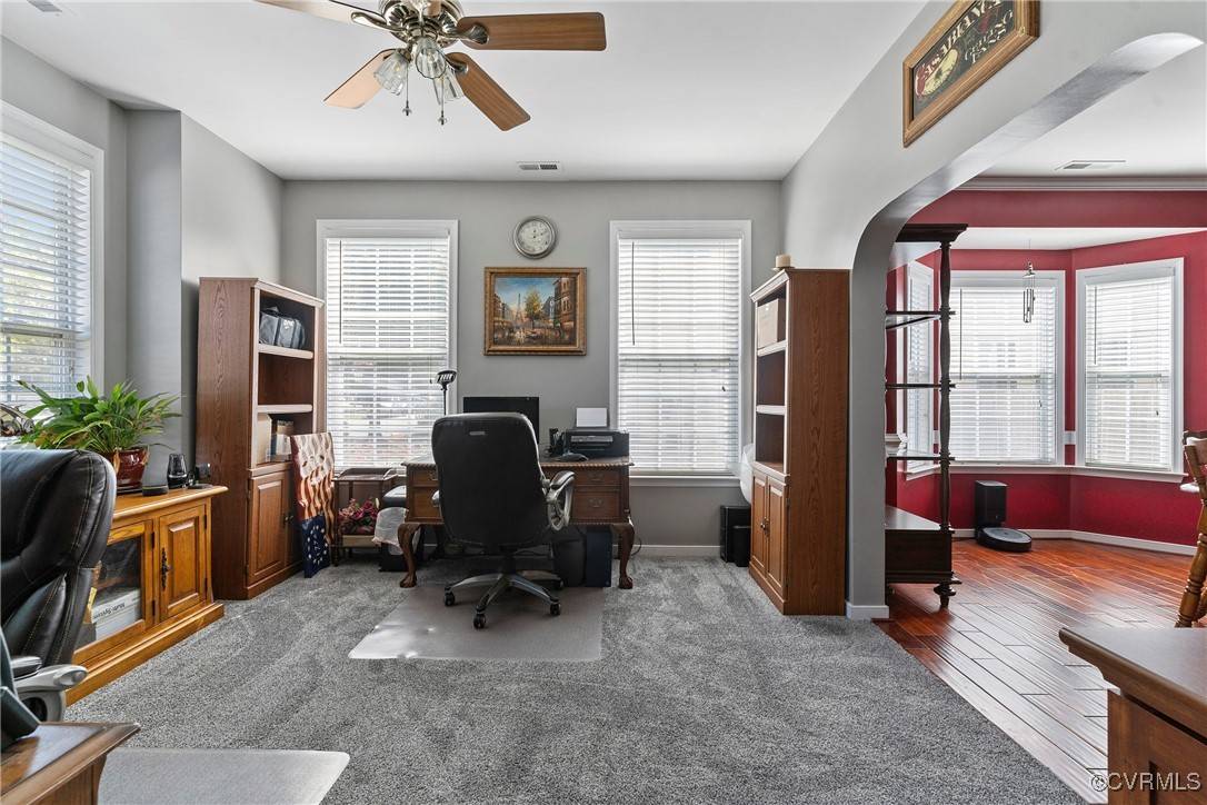 Williamsburg, VA 23185,400 Queensbury LN