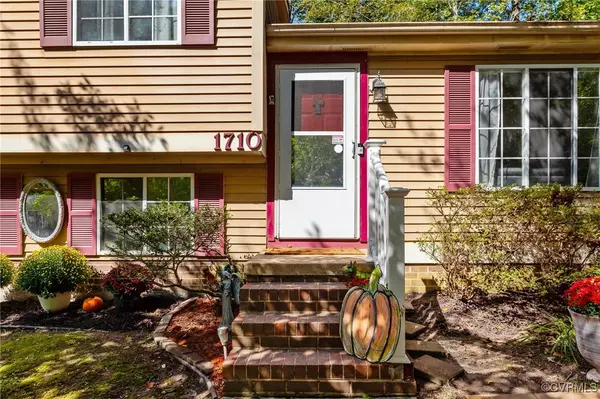 1710 White Cedar LN, North Chesterfield, VA 23235