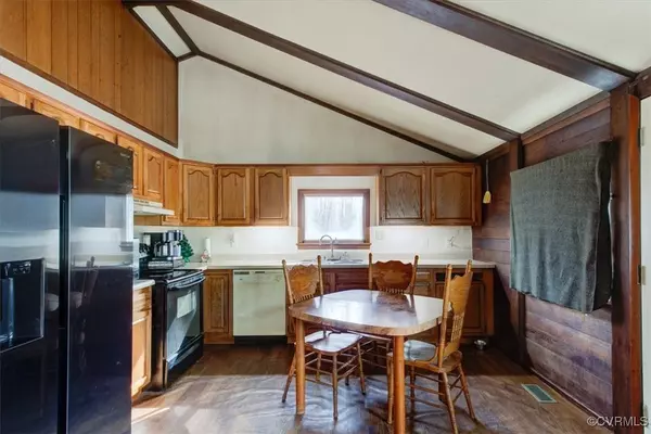 Louisa, VA 23093,42 Ash RD