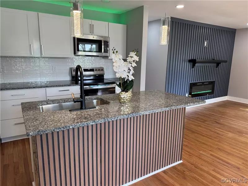 545 Lock LN, Petersburg, VA 23805