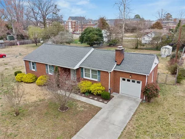 4 Meadow DR, Newport News, VA 23606