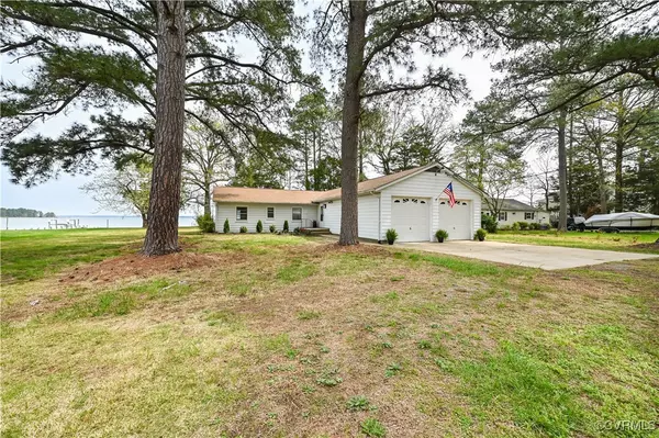 2031 Remlik DR, Urbanna, VA 23175