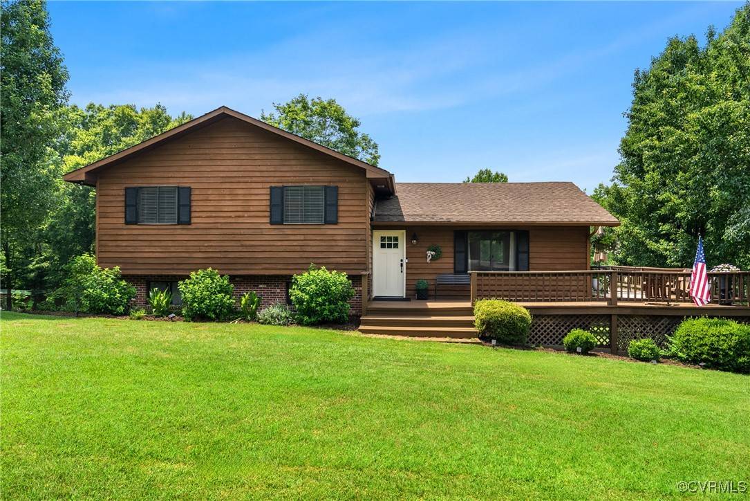 275 Meadowview LN, Farmville, VA 23901