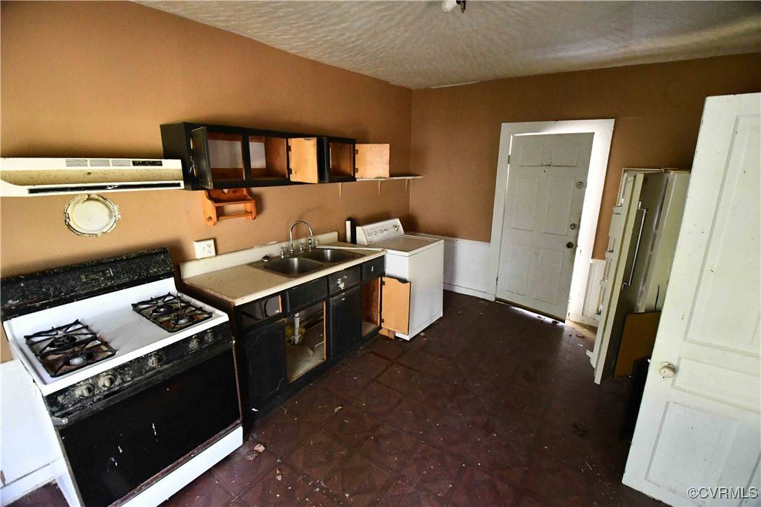 South Hill, VA 23970,513 N Mecklenburg AVE