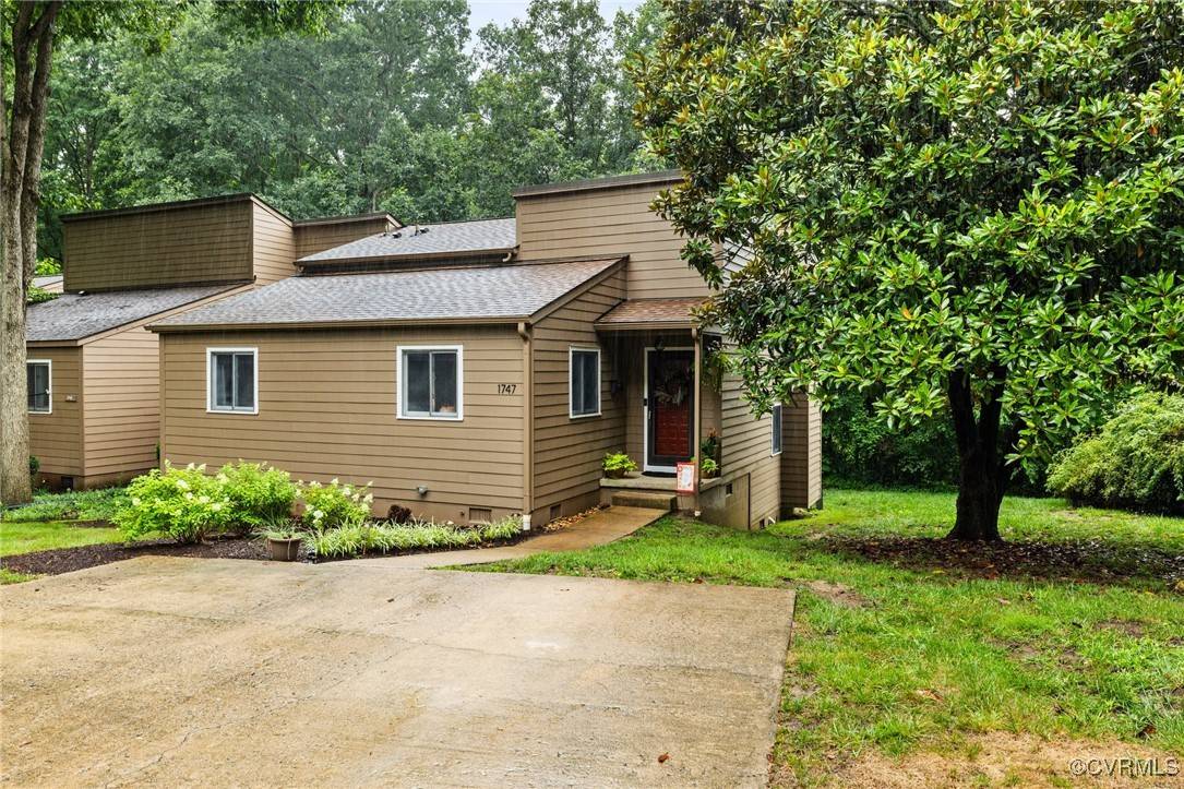 1747 Foxfire CIR, Henrico, VA 23238