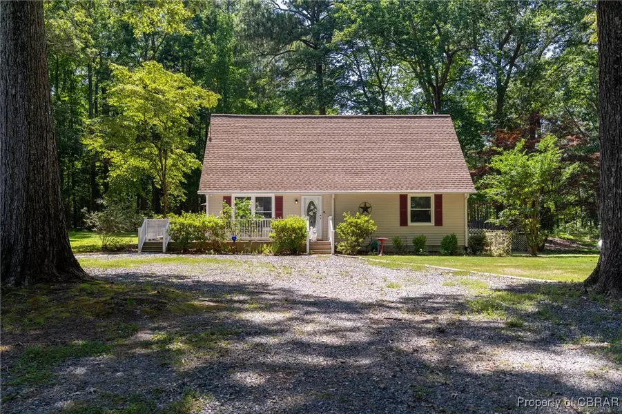 844 Rocky Point LNDG, Cobbs Creek, VA 23035