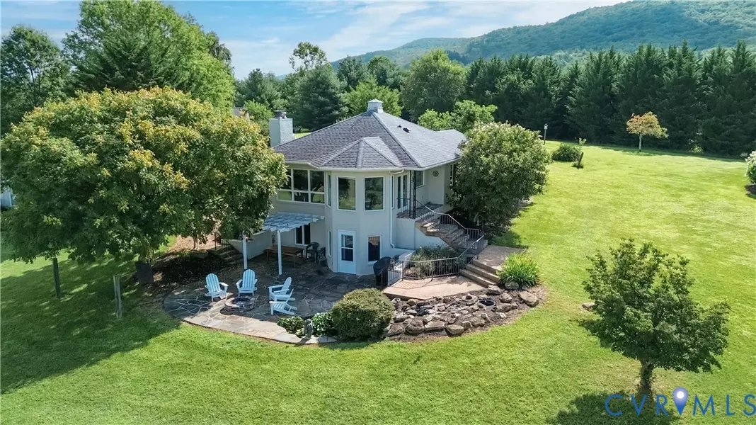 71 Sand Hill LN, Warm Springs, VA 24484