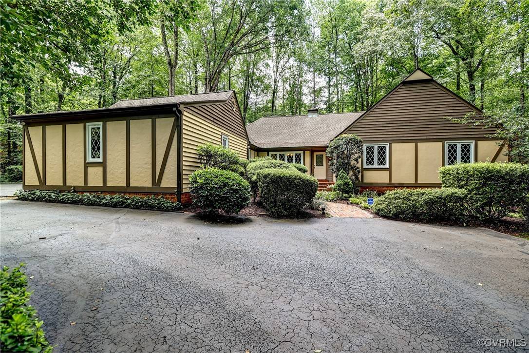 2440 Camelback RD, Chesterfield, VA 23236