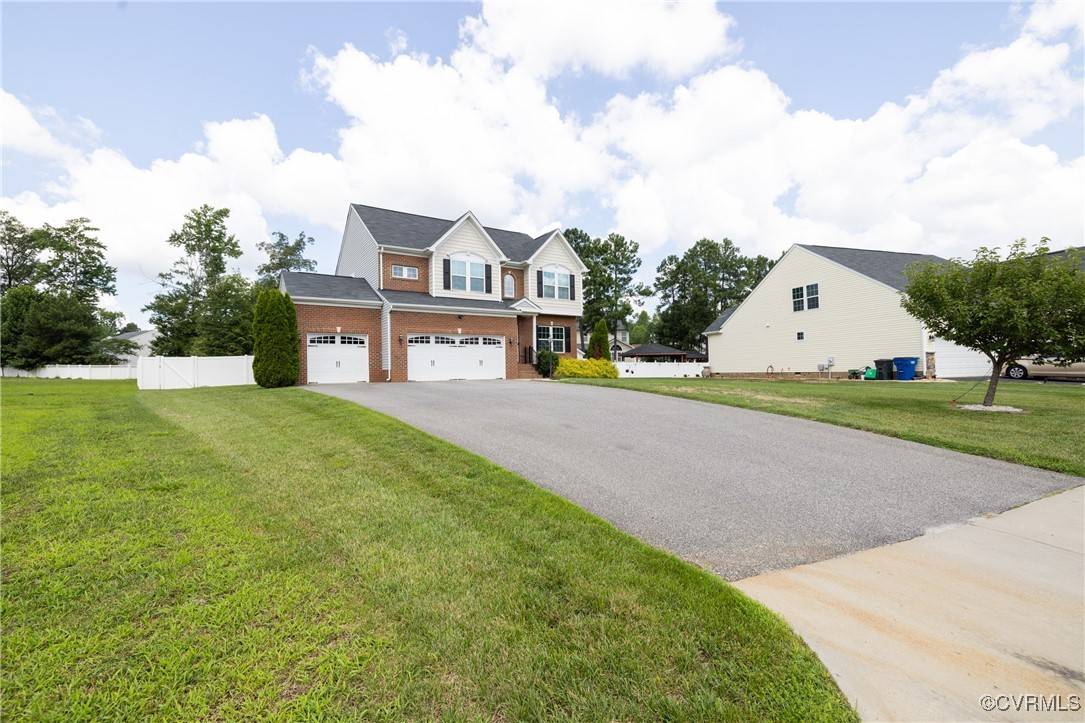 North Chesterfield, VA 23237,8724 Branchs Woods LN