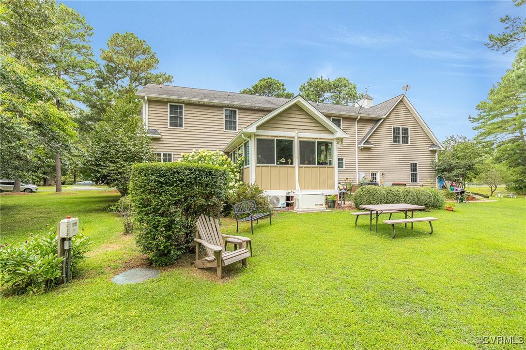 Hallieford, VA 23035,229 Skipjack LN
