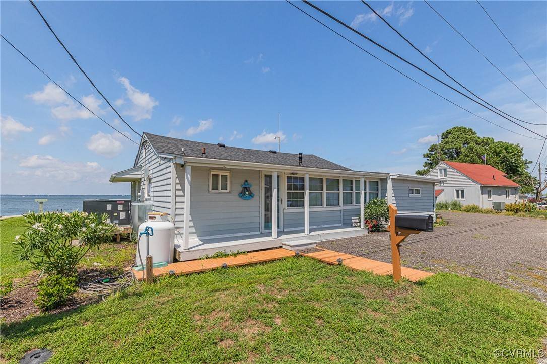 488 Riverside DR, Deltaville, VA 23043
