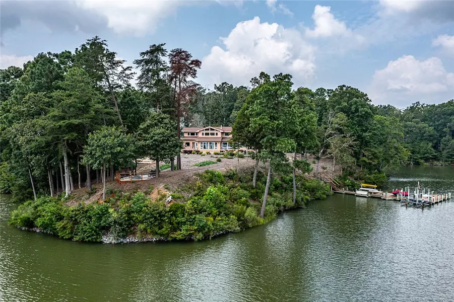 560 Foxfield LN, Lancaster, VA 22503