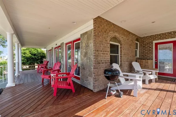 Deltaville, VA 23043,167 Riverside DR