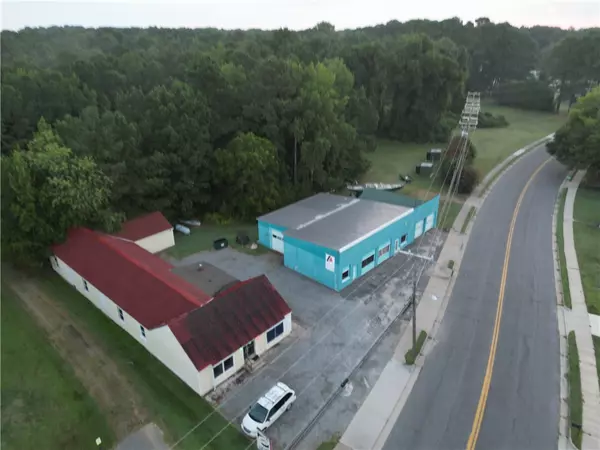 17467 General Puller HWY, Deltaville, VA 23043