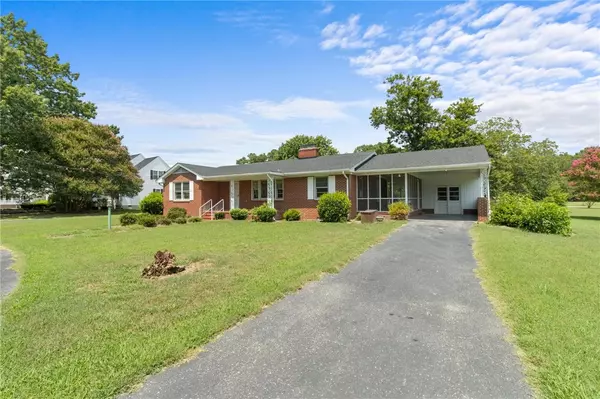 Hayes, VA 23072,6881 Powhatan DR