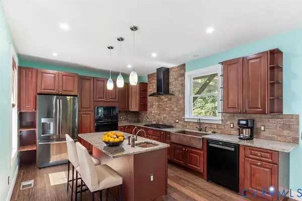 Ruther Glen, VA 22546,323 Lake Caroline DR