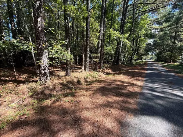 9 Comanchee LN, Kilmarnock, VA 22482
